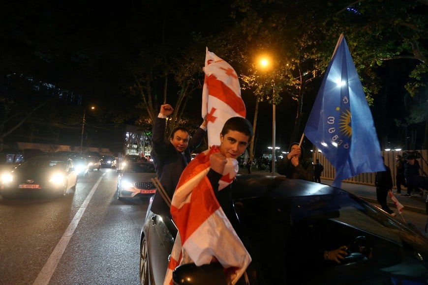 Supporters of the Georgian Dream party celebrate in the street after the announcement of exit poll results in parliamentary elections, in Tbilisi, Georgia October 26, 2024. REUTERS/Irakli Gedenidze