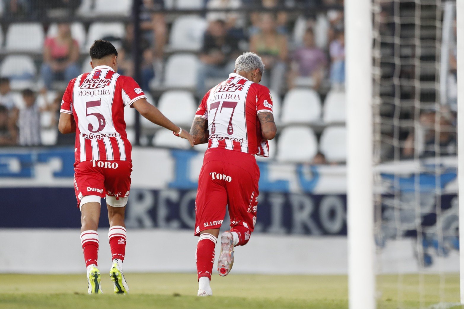 Ni bien arrancó el partido Balboa, de cabeza, pone en ventaja a Unión