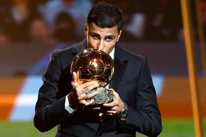 Rodri con el Balón de Oro. Crédito: Reuters