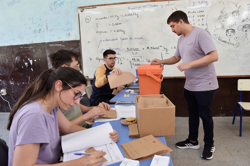 A person votes at a polling station during the general election in Montevideo, Uruguay, October 27, 2024. REUTERS/Martin Varela Umpierrez