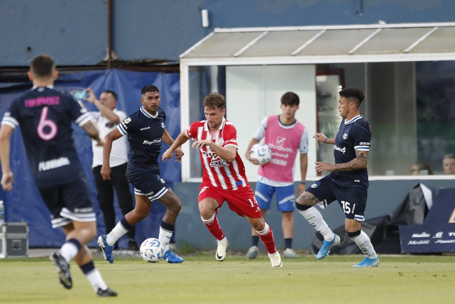 Bruno Pittón se iba al ataque con soltura y decisión, ganándole las espaldas a Pintado