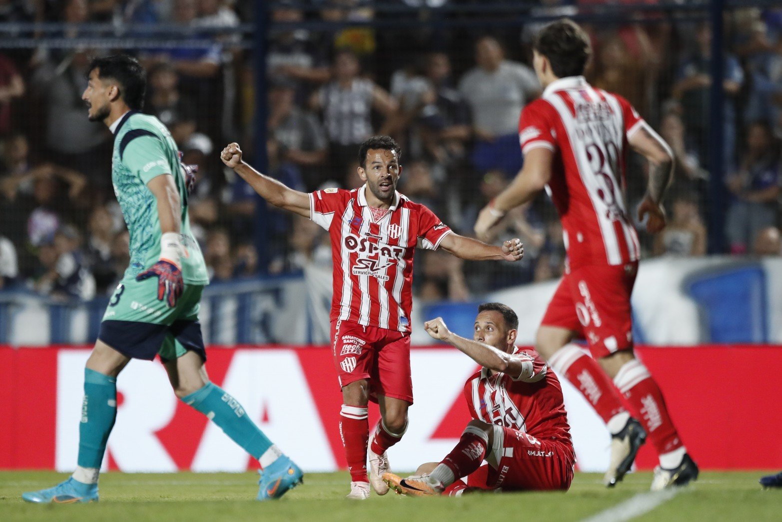 Gamba festeja el empate de Unión