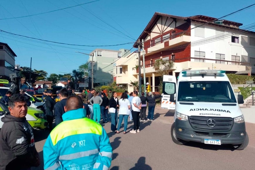 Servicios de emergencias trabajan en la zona del derrumbe.