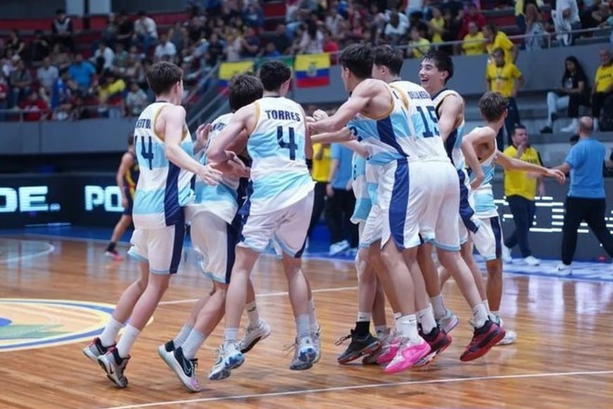 Festejos tras la victoria y clasificación a la AmeriCup. Foto: FIBA