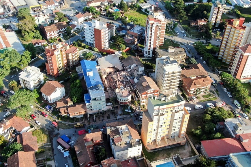 A drone view shows the remains of the hotel Dubrovnik, after collapsed in the coastal city of Villa Gesell, in Buenos Aires, Argentina October 29, 2024. REUTERS/Pablo Funes