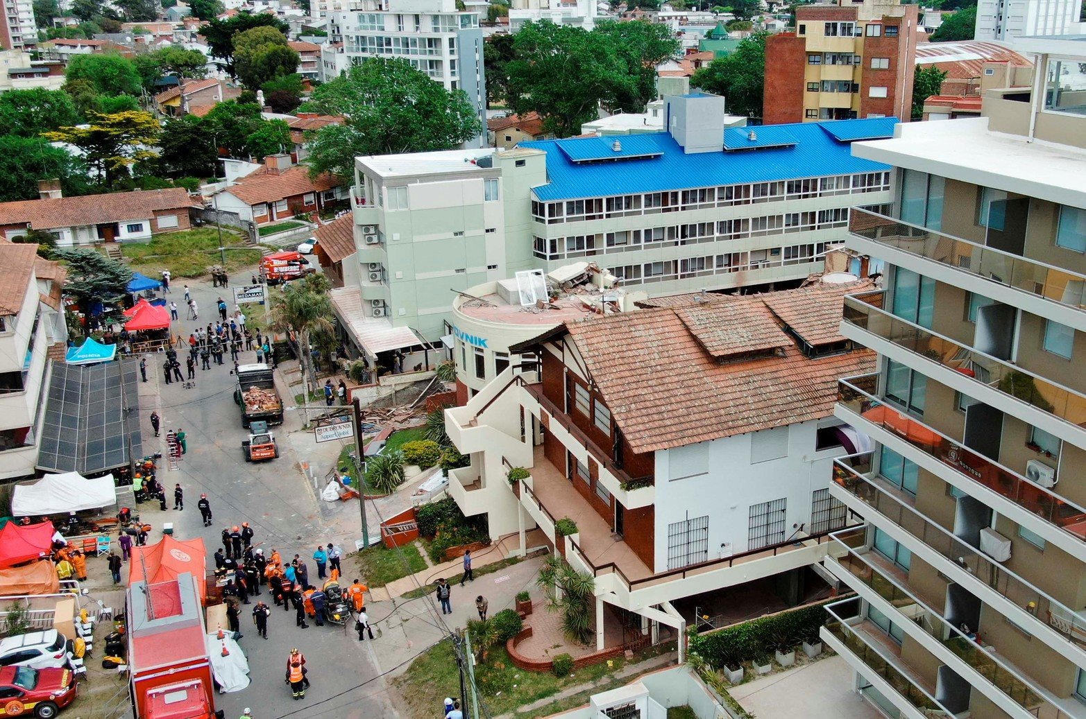 Intensa labor de servicios de emergencia en la zona del hecho