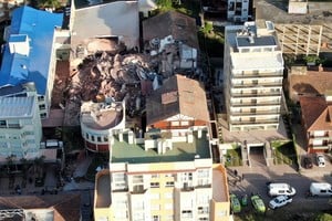 A drone view shows the remains of the hotel Dubrovnik, after collapsed in the coastal city of Villa Gesell, in Buenos Aires, Argentina October 29, 2024. REUTERS/Pablo Funes