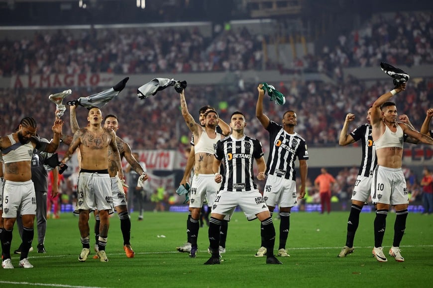 Copa Libertadores - Semi Final - Second Leg - River Plate v Atletico Mineiro - Estadio Mas Monumental, Buenos Aires, Argentina - October 29, 2024
Atletico Mineiro players celebrate after the match REUTERS/Agustin Marcarian