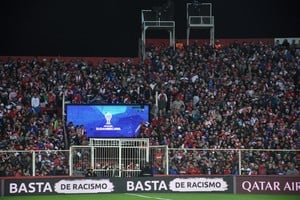 Volver al plano internacional. Para un plantel de Unión desarmado, inhibido y nunca reforzado, que hace un año casi se va al descenso, jugar la Copa Conmebol Sudamericana 2025 sería una linda caricia. Se lo merecen los jugadores y el "Kily". Crédito: Pablo Aguirre