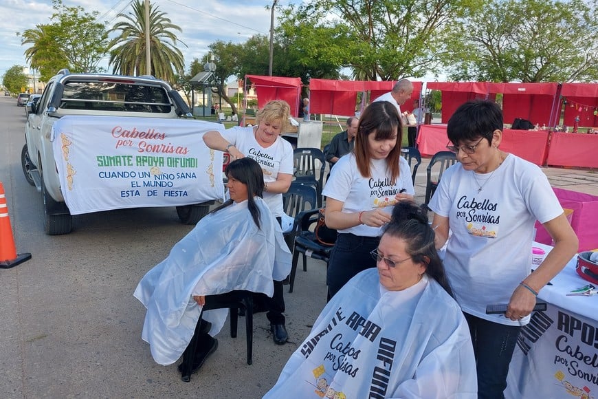 En esta oportunidad fueron 76 los voluntarios que donaron mechas de 20 cm y cuyo peso fue de 3,600 kilogramos, una cantidad similar a la edición anterior, según informaron las promotoras de la iniciativa.