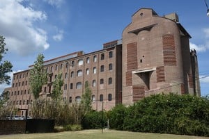 Fachada. El emblemático inmueble fue elegido en 2018 como la mejor obra de arquitectura del país. Crédito: Archivo El Litoral / Luis Cetraro