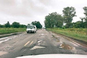 En distintos sectores de la traza hay baches de variada profundidad.