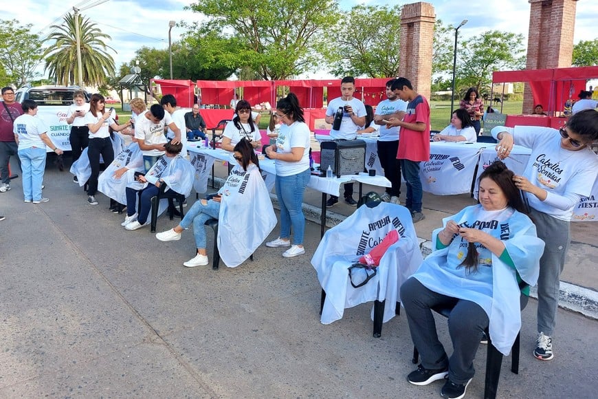 En esta oportunidad fueron 76 los voluntarios que donaron mechas de 20 cm y cuyo peso fue de 3,600 kilogramos, una cantidad similar a la edición anterior, según informaron las promotoras de la iniciativa.