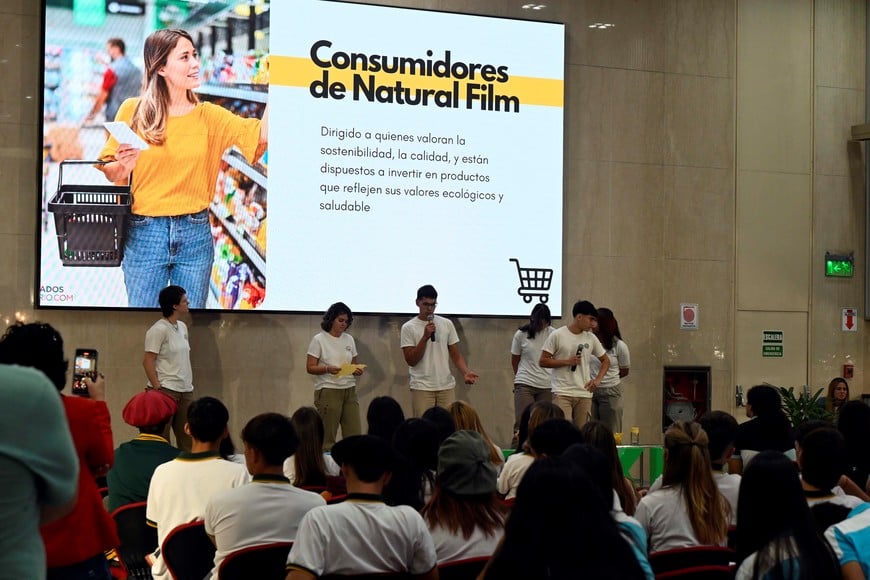 El segundo premio se otorgó a Natural Film, un papel film biodegradable elaborado con cera de abeja que desarrollaron los alumnos de la escuela agrotécnica de Bigand