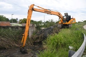 Se invertirán $320.000.000 para comprar retroexcavadoras, y sumar bienes al parque automotor. Crédito: Archivo El Litoral / Mauricio Garín