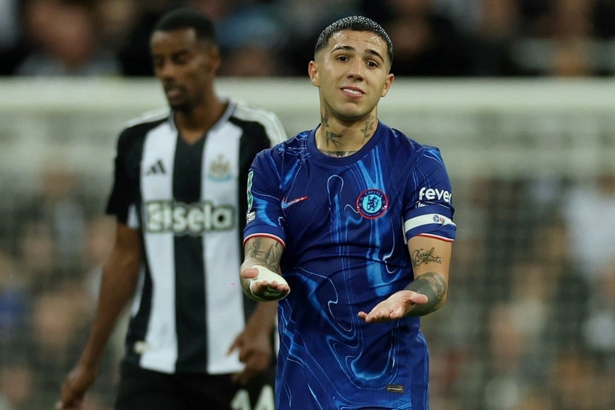 Soccer Football - Carabao Cup - Round of 16 - Newcastle United v Chelsea - St James' Park, Newcastle, Britain - October 30, 2024
Chelsea's Enzo Fernandez reacts after Axel Disasi scores Newcastle United's second with an own goal Action Images via Reuters/Lee Smith EDITORIAL USE ONLY. NO USE WITH UNAUTHORIZED AUDIO, VIDEO, DATA, FIXTURE LISTS, CLUB/LEAGUE LOGOS OR 'LIVE' SERVICES. ONLINE IN-MATCH USE LIMITED TO 120 IMAGES, NO VIDEO EMULATION. NO USE IN BETTING, GAMES OR SINGLE CLUB/LEAGUE/PLAYER PUBLICATIONS. PLEASE CONTACT YOUR ACCOUNT REPRESENTATIVE FOR FURTHER DETAILS..