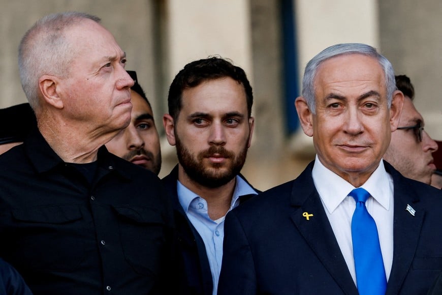 Israeli Prime Minister Benjamin Netanyahu and Israeli Defense Minister Yoav Gallant attend a ceremony for the 70th cohort of military combat officers, at an army base near Mitzpe Ramon, Israel, October 31, 2024. REUTERS/Amir Cohen     TPX IMAGES OF THE DAY