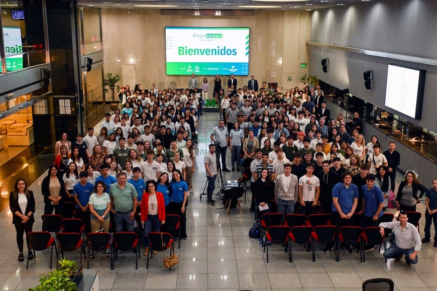 Agromakers es  un programa de innovación educativa co-organizado por la Fundación de la Bolsa de Comercio de Rosario y la Universidad Austral, con el respaldo de Matba Rofex y el gobierno provincial.