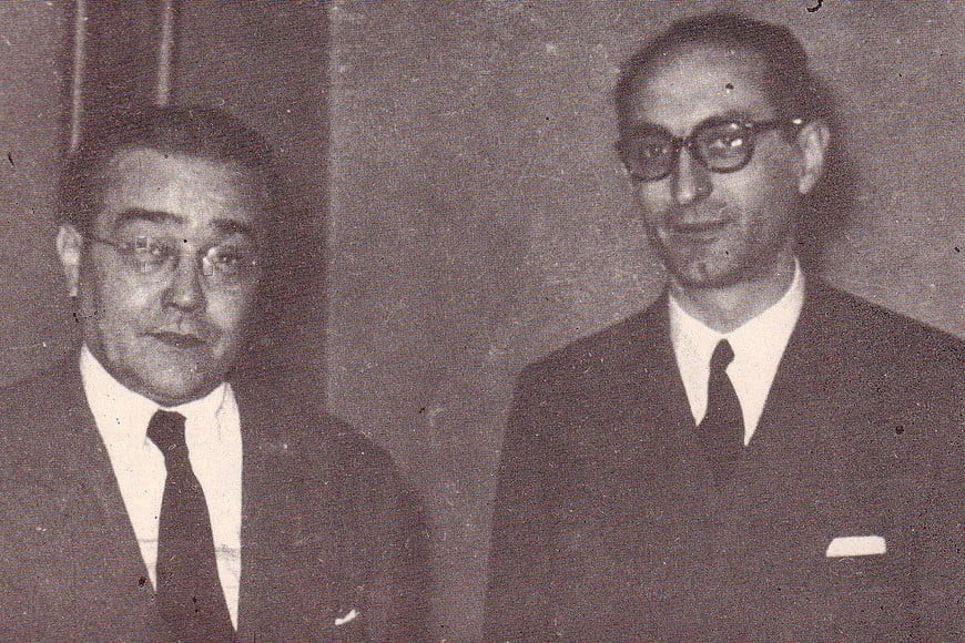 Ricardo Balbín y Arturo Frondizi en imagen de 1946. En 1951 conformaron la fórmula del radicalismo que enfrentó a Juan Domingo Perón, pero en 1957 se distanciaron, dividiendo el partido en UCRP y UCRI. Gentileza