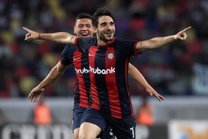 Cómo para no festejarlo así. Ezequiel Cerutti anotó el 1-0 para San Lorenzo con un golazo que sirvió para ganarle a Central Córdoba en Santiago del Estero.  Gentileza