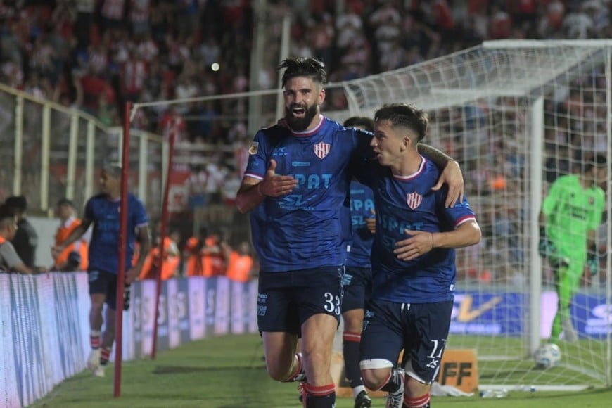 Unión Newell's festejo gol Orsini 15 DE ABRIL