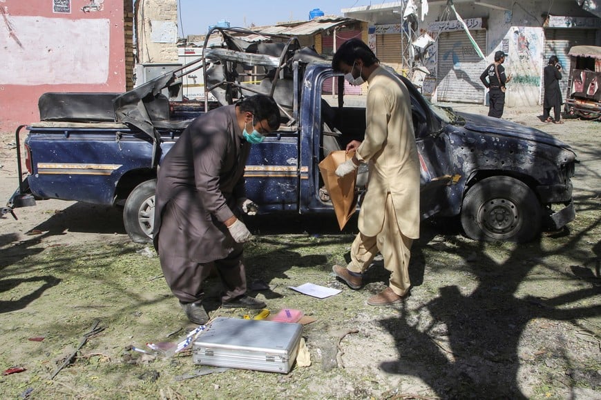 Members of a bomb disposal squad collect evidence as they investigate a crime scene after a blast in Mastung, Pakistan November 1, 2024. REUTERS/Naseer Ahmed