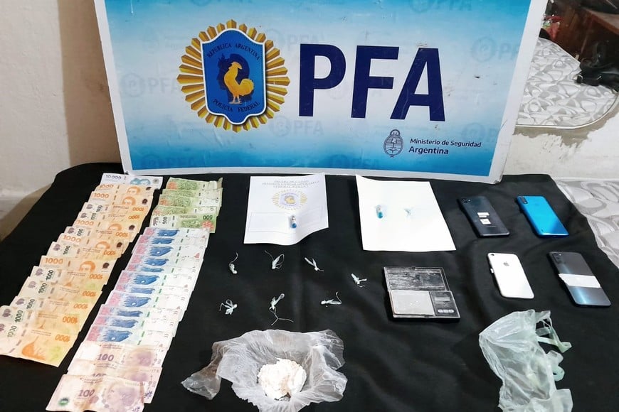 Efectivos de la División Unidad Operativa Federal Paraná desbarataron dos puntos de venta de droga en la mencionada ciudad, capital de la provincia de Entre Ríos. Foto: PFA