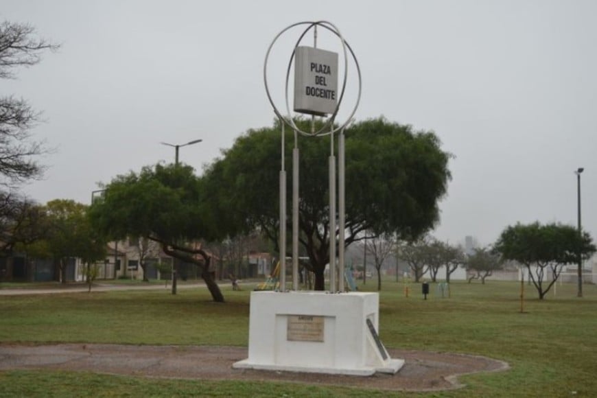 La situación desencadenó el pánico entre los otros alumnos del aula y, posteriormente, un caótico enfrentamiento que terminó con la intervención policial y la detención de una madre.