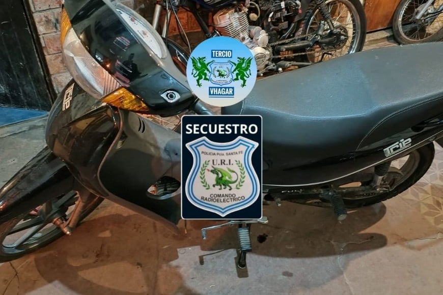 La moto en la que se trasladaba el delincuente. Crédito: El Litoral.