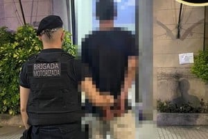 El ahora detenido fue denunciado por amenazar a tres jóvenes que se negaron a pagarle por el servicio de estacionamiento.