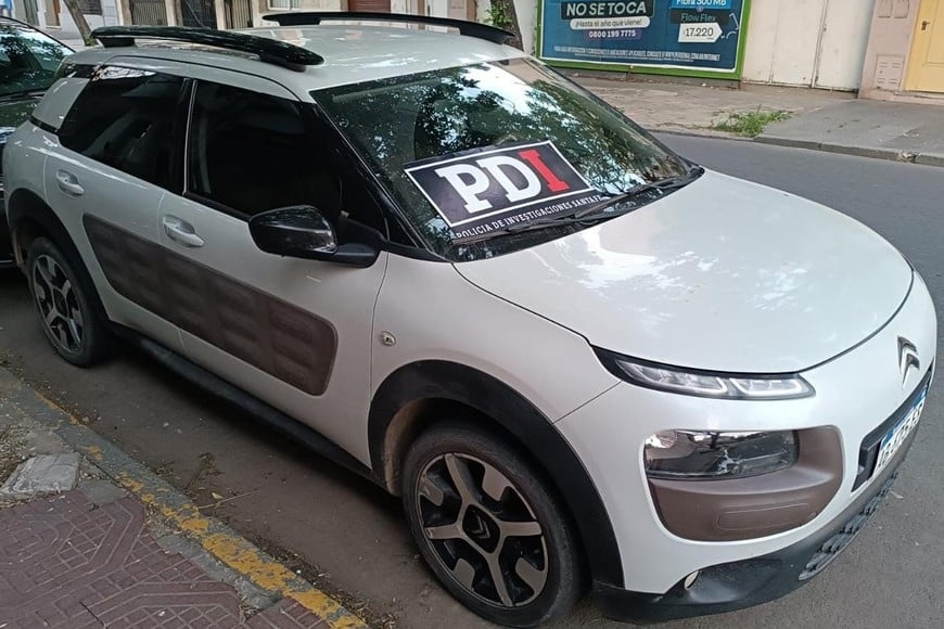 Como resultado de la investigación de procedió al secuestro de cuatro autos de alta gama, entre ellos, este Citroen Captus.