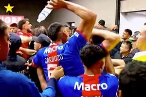 Cardozo fue uno de los que tiró botellazos. Foto: Captura de pantalla