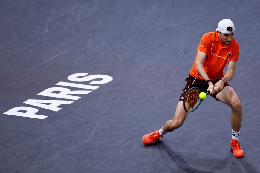 Tennis - Paris Masters - Accor Arena, Paris, France - November 3, 2024
France's Ugo Humbert in action during his men's singles final match against Germany's Alexander Zverev REUTERS/Stephanie Lecocq