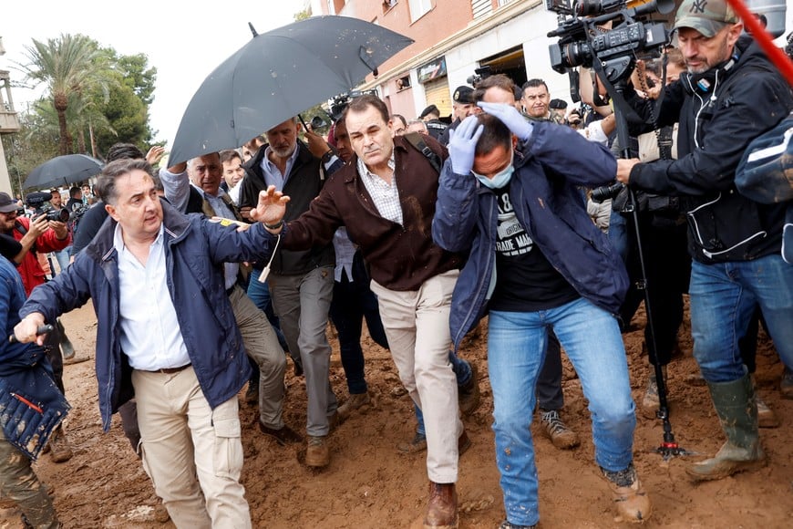 People throw mud at Spain's King Felipe, following heavy rains that caused floods, as he visits Paiporta, near Valencia, Spain, November 3, 2024. REUTERS/Eva Manez