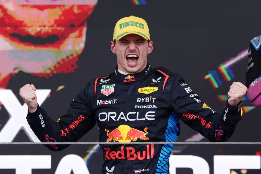 Formula One F1 - Sao Paulo Grand Prix - Autodromo Jose Carlos Pace, Sao Paulo, Brazil - November 3, 2024
Red Bull's Max Verstappen celebrates on the podium after winning the Sao Paulo Grand Prix REUTERS/Amanda Perobelli