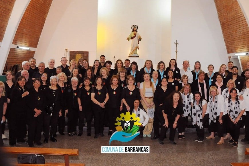 Todas las agrupaciones y coreutas presentes en Barrancas. Crédito: Comuna de Barrancas.