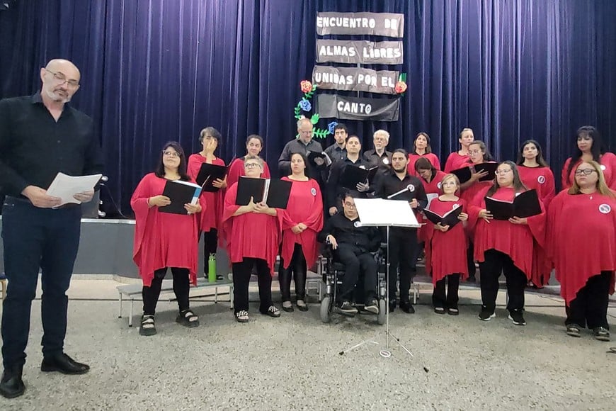 El Coro Polifónico del Liceo Municipal Alfonsina Storni cumplió 50 años en 2023. Crédito: Municipalidad de Coronda.