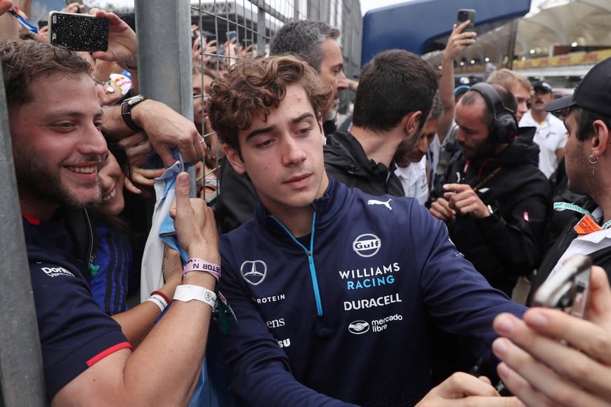 Formula One F1 - Sao Paulo Grand Prix - Autodromo Jose Carlos Pace, Sao Paulo, Brazil - November 3, 2024
Williams' Franco Colapinto takes a selfie with fans after the race REUTERS/Carla Carniel