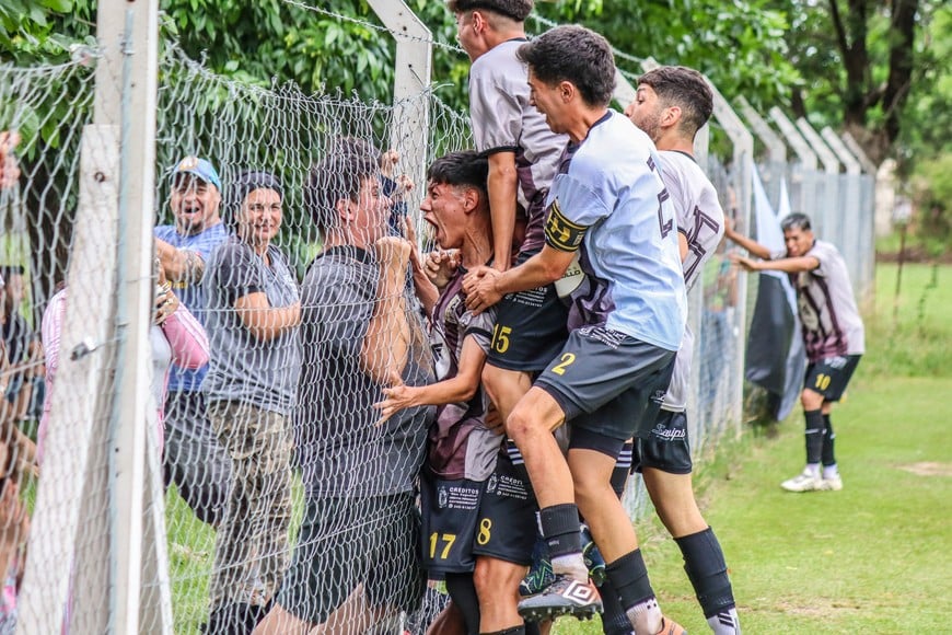 Nacional, ya está instalado en la máxima categoría. El resto de los clasificados de la B, buscarán el segundo ascenso. En la A, los 16 equipos participantes van por el título del Clausura. Crédito: Diego Ayuso