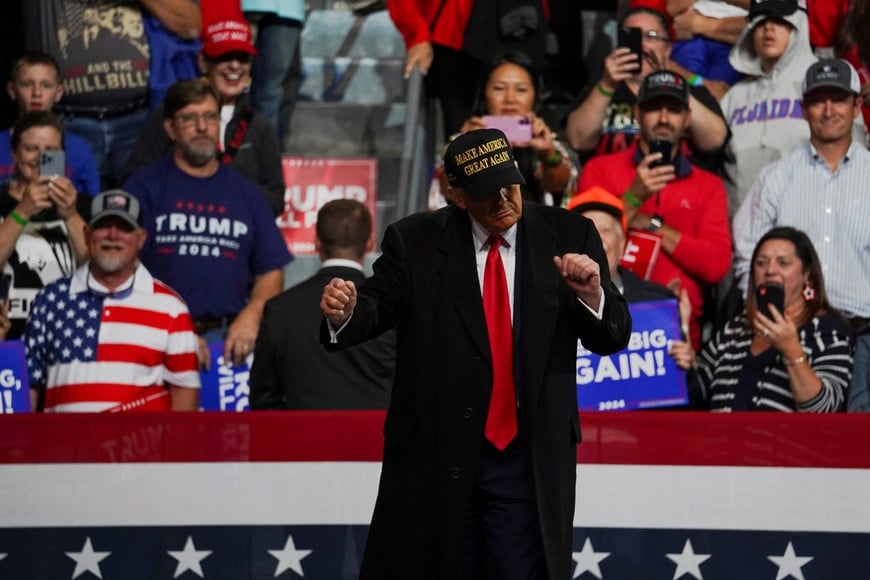 Republican presidential nominee and former U.S. President Donald Trump gestures at a rally at Atrium Health Amphitheater in Macon, Georgia, U.S., November 3, 2024. REUTERS/Megan Varner