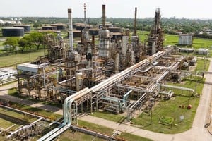 La Refinería San Lorenzo tiene una larga historia en el Cordón Industrial.