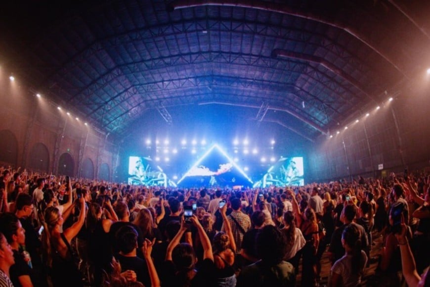 Con gran éxito, la banda se presentó este fin de semana en el Metropolitano de la ciudad de Rosario, en el marco de su gira “Última noche mágica”.