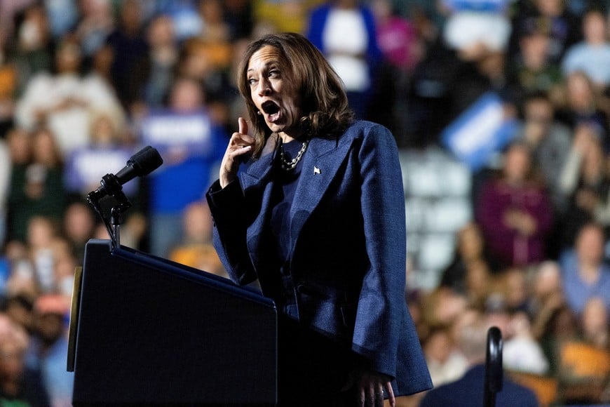 Democratic presidential nominee U.S. Vice President Kamala Harris gestures during a campaign rally at Michigan State University in East Lansing, Michigan, U.S., November 3, 2024. REUTERS/Carlos Osorio