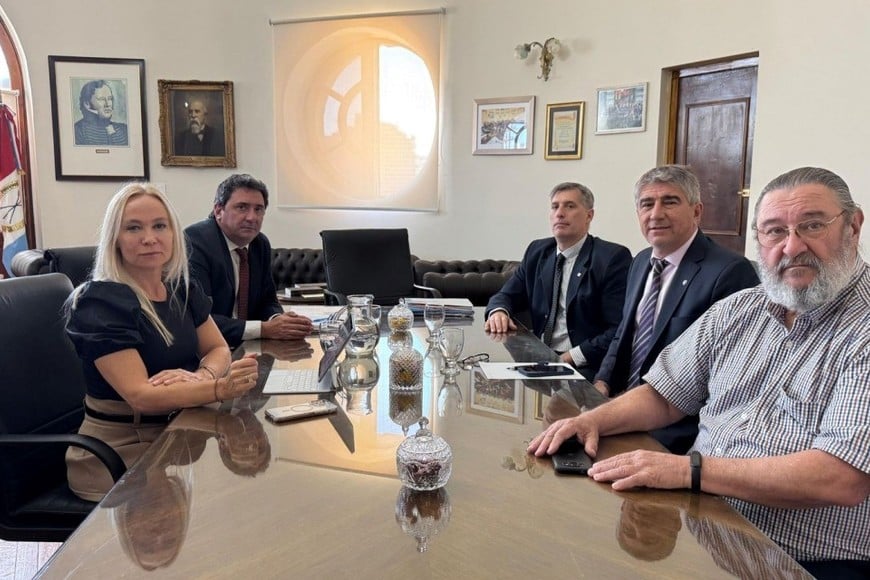 La Fiscal General, María Cecilia Vranicich, junto a autoridades del gobierno de la provincia de Santa Fe.