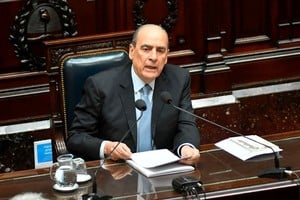 Guillermo Francos, jefe de Gabinete de Ministros, irá a fines de noviembre al Senado para ofrecer su informe de gestión. Ya lo hizo en Diputados a comienzos de septiembre en una reunión que finalizó de manera abrupta por los incidentes fuera del Congreso en medio del reclamo por el veto a la ley de movilidad jubilatoria.