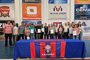 l Senador felicitó a las autoridades que conforman los clubes del Departamento, por su trabajo desinteresado y solidario. También a los profesores que enseñan y dedican su tiempo para que los más chicos puedan formarse.
Foto: Gentileza