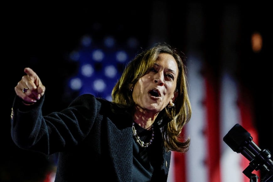 Democratic presidential nominee U.S. Vice President Kamala Harris speaks during a campaign rally in Philadelphia, Pennsylvania, U.S., November 4, 2024. REUTERS/Evelyn Hockstein