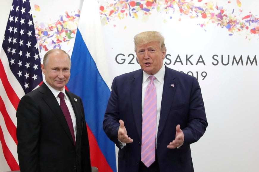 FILE PHOTO: Russia's President Vladimir Putin and U.S. President Donald Trump attend a meeting on the sidelines of the G20 summit in Osaka, Japan June 28, 2019. Sputnik/Mikhail Klimentyev/Kremlin via REUTERS  ATTENTION EDITORS - THIS IMAGE WAS PROVIDED BY A THIRD PARTY./File Photo