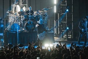 Corgan, Chamberlin e Iha, al frente de los fans que esperaron décadas para verlos juntos. Foto: Gentileza Jonathan Cerri / @jc.fotografiaa