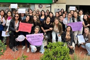 Hubo dos concentraciones frente a la cartera educativa para reclamar una solución que parecía haberse encontrado pero que ahora sufrió un revés. Crédito: Gentileza